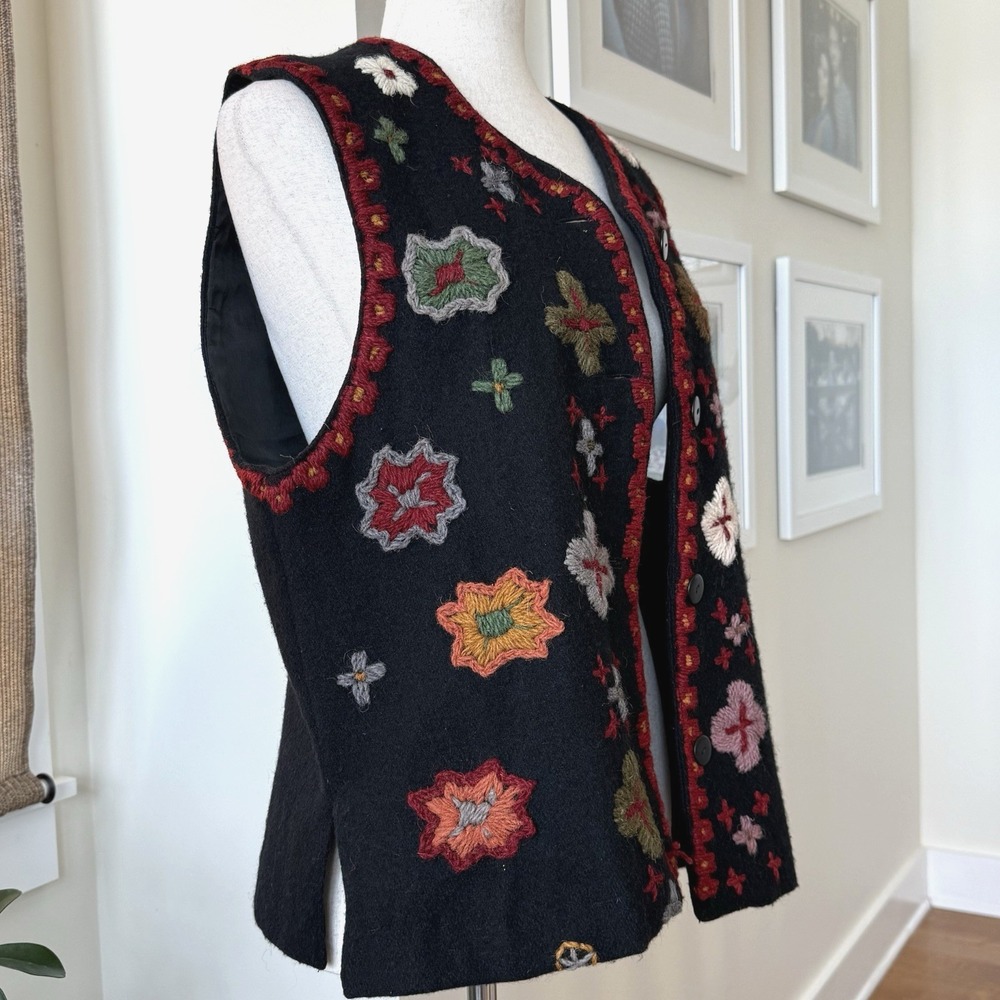VTG French Connection Womens' Medium Vest Wool Blend Floral Embroidered Black - Picture 4 of 10